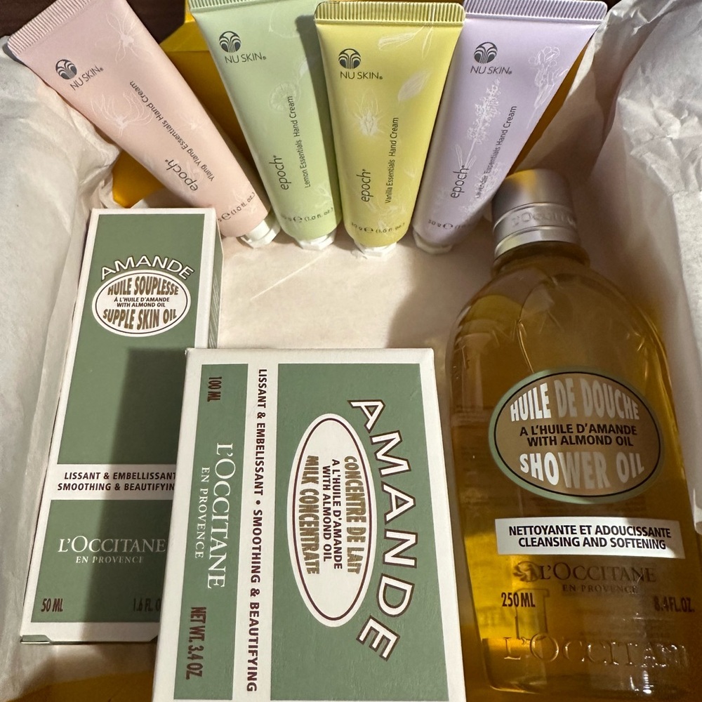 L’Occitane ALMOND OIL BODY CARE COLLECTION Holiday Exclusive 7 pc
